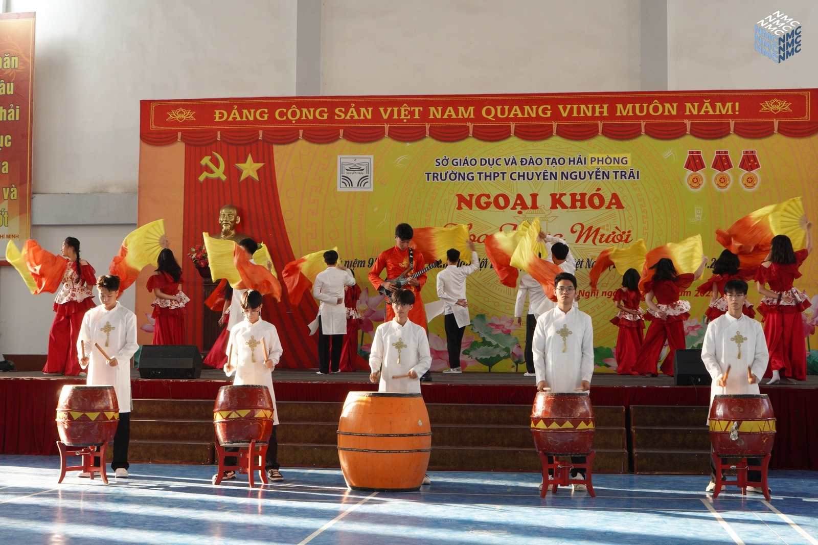 Tiết mục văn nghệ “Trống cơm”